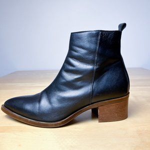 Atelier Made in Italy Sleek Black Leather Ankle Bootie EU 39 (fits US 8) EUC